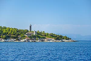 Le littoral de Fiskardo en bateau